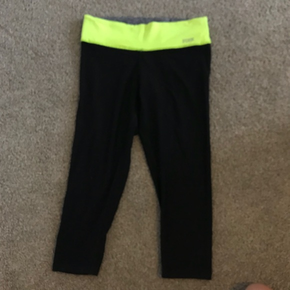 ❌SOLD❌ VS PINK Reversible Ultimate Crop Legging - Picture 3 of 5
